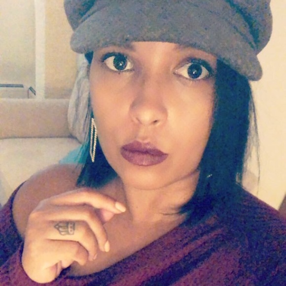 Meet your Posher, Janet - Picture 1 of 1